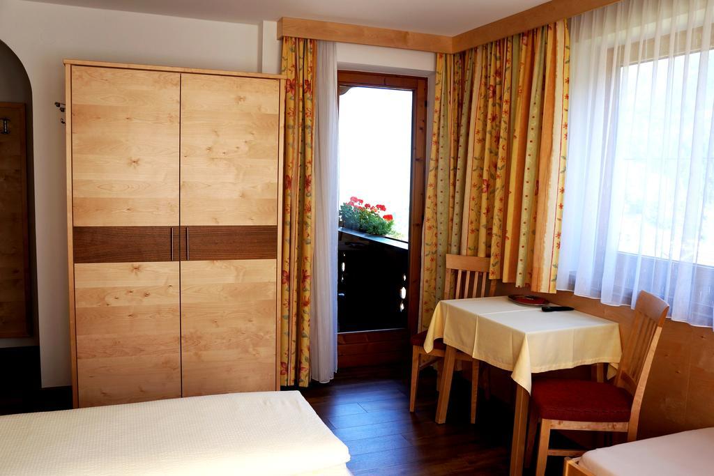 Roasnerhof Apartment Finkenberg Room photo