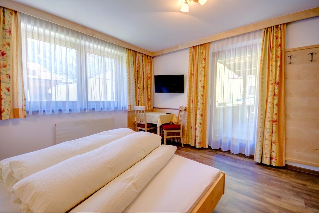 Roasnerhof Apartment Finkenberg Room photo